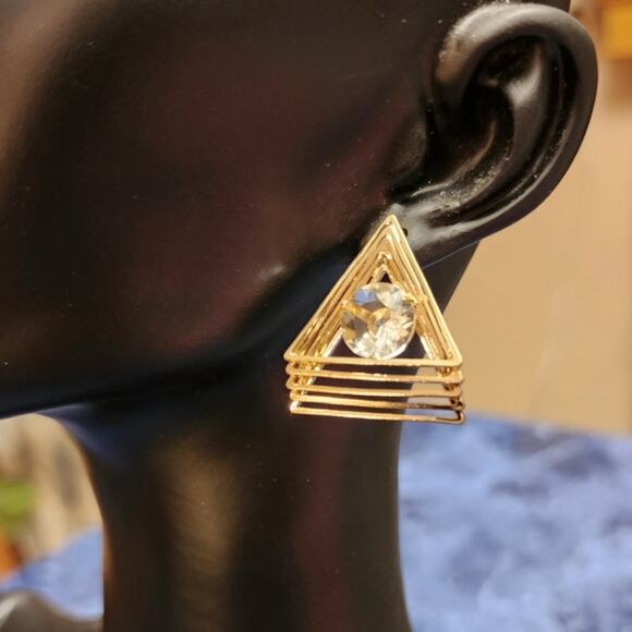 Fashion Gold Tone 3D Triangle Crystal Stud Earrings New - Picture 1 of 3